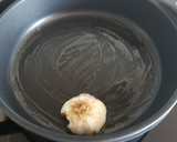 Foto del paso 2 de la receta: Contramuslos de pollo aromatizados al ajo