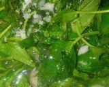 Foto langkah ke 3 dari resep Cah kangkung bakso ikan.