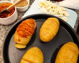 Foto langkah ke 4 dari resep Hasselback Potatoes.