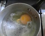Foto del paso 2 de la receta: Papas fritas en copa bañadas con huevo poché