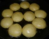Foto langkah ke 6 dari resep Donat montox ibu Restu.
