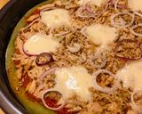 Hình bước làm 5 của món Pizza Cá Ngừ Hộp & Mozzarella Tươi