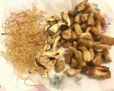 รูปขั้นตอนการทำที่ 2 ของ Thai Spicy Milky mushroom Salad ลาบเห็ดมิ้ลค์กี้3สไตล์