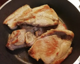 Foto del paso 1 de la receta: Bifecitos de cerdo con salsa agridulce rápido y fácil