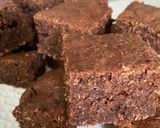 Foto del passaggio 3 della ricetta Brownies estivo banana e cocco