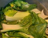 Foto langkah ke 2 dari resep Tumis Pakcoy Bawang Putih.