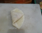 Foto langkah ke 8 dari resep Risoles segitiga dan cara melipatnya.