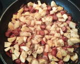 Foto del paso 4 de la receta: Papas con salchichas de siempre!!