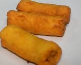 A picture of step 5 of Cheesy Noodles bread rolls.