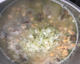 Foto del paso 6 de la receta: Sopa-guiso de garbanzos arvejas y champiñones