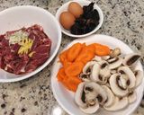 Hình bước làm 1 của món Thịt Heo Xào Nấm