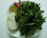 Hình bước làm 2 của món Tai mui (heo) bóp chua