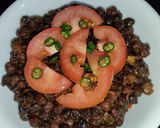 A picture of step 5 of Dry Masala Black Chickpeas (kalay channa).
