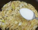 صورة لخطوة 3 من وصفة صينيه الفراخ 🐓🐔 بالبصل المكرمل والبطاطس