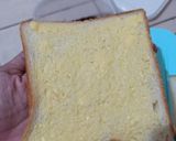 Foto langkah ke 2 dari resep Roti Bakar Simpel Isi Coklat.