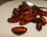 A picture of step 1 of Pasta with mint and pistachio pesto and roasted tomatoes.