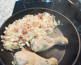 Foto del paso 3 de la receta: Jamoncitos de pollo en salsa de tomate, nata y queso 🍗🧀🍅