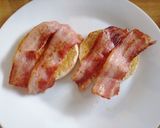 A picture of step 3 of Eggs Benedict.