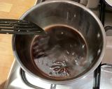 A picture of step 2 of Sticky caramelised onion sauce.