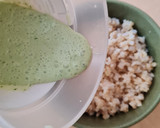 Foto del paso 3 de la receta: Salsa fresca de albahaca y queso azul 💙 sobre la base de yogur