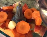 A picture of step 2 of ABC juice     apple beeteroot and carrot juice.