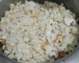 A picture of step 8 of Mazydar Aloo Gobhi.