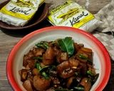 Foto langkah ke 5 dari resep Oseng Kikil Lombok Ijo.
