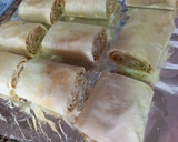 Foto del paso 5 de la receta: Rollitos de baklava con nueces y pistachos