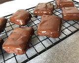 Foto langkah ke 6 dari resep Coklat kelapa (Bounty bar).