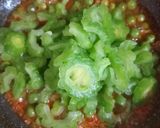 Foto langkah ke 3 dari resep Tumis Pedas Pare Cepokak.