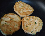 Foto del paso 1 de la receta: Hamburguesas de pollo con puerro picadito