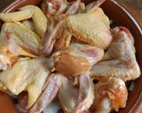 Foto del paso 1 de la receta: Alones de pollo con salsa de cebolla y laurel