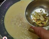 A picture of step 3 of Apple mawa rabdi.