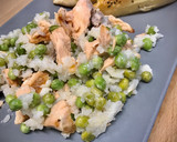 Foto del paso 7 de la receta: Risotto de salmón y guisantes acompañado de gyozas especiales