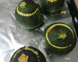 Foto del paso 12 de la receta: Calabacín luna relleno de arroz y atún