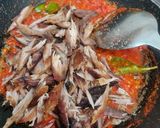 Foto langkah ke 3 dari resep Tongkol Suwir Daun Kemangi.