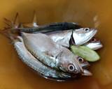 Foto langkah ke 2 dari resep Ikan Kembung Bumbu Kuning.