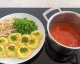 A picture of step 1 of Rice vermicelli with Tuna Curry Sauce.