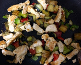 Foto del paso 2 de la receta: Wok de verduras con pollo y quinoa