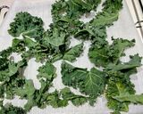 Foto del paso 2 de la receta: Chips de kale picantes