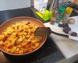 Foto del paso 1 de la receta: Patatas y boniato con huevo y morcilla