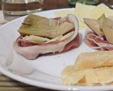 Foto del passaggio 1 della ricetta Cestino di prosciutto crudo con carciofi e grana