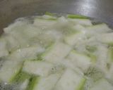A picture of step 1 of Besan wali lauki.