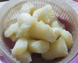 Foto langkah ke 3 dari resep Singkong rebus asin manis.