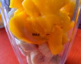 A picture of step 2 of Pinky Dragon Fruit Smoothie.