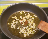 Foto del paso 2 de la receta: Alitas de pollo al ajillo con cerveza