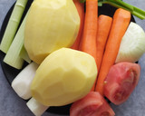 Foto del paso 1 de la receta: Crema de verduras con picatostes caseros