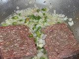 Pasta spiral goreng daging cincang ala melayu