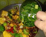 Foto langkah ke 4 dari resep Tumis tahu kecap pedas.