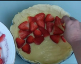 Foto del paso 6 de la receta: Tarta de Fresas Rellena de Crema Pastelera Fácil¡